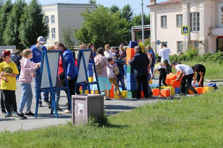 ВИЗ-Сталь организовала праздник для юных жителей Екатеринбурга, посвященный Дню защиты детей.